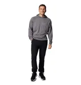 Pantalon de hombre de corte recto, color negro, con tecnologia Omni-Shield que repele la humedad y las manchas. Cuenta con trabillas para cinturon, multiples bolsillos con cierre y detalles reflectantes en tobillos y cintura.