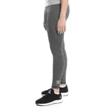 Calza larga deportiva Umbro, color gris melange con logo plateado en la pierna izquierda.