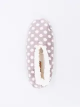 Pantuflas tipo ballerina con estampado de cebra en tonos rosa y blanco, con interior de felpa blanca.