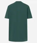 Remera verde oscuro de algodón con cuello redondo y mangas cortas. Estampado frontal con el personaje de Stitch y la frase "Time to Chill Lazy Weekends".