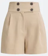 Short color beige de sastrería con cintura alta, cinturilla ancha, elástico y botones.