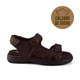 Sandalias de cuero marrón con ajuste de velcro en el tobillo y en el empeine.