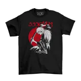 Remera negra de manga corta con estampado frontal inspirado en el anime Samurai X, presentando al protagonista con su espada sobre un círculo rojo.
