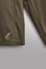 Camiseta técnica de entrenamiento Zara Athleticz, de corte regular, confeccionada en tejido ligero y elástico con textura de rayas horizontales. Presenta cuello redondo, mangas ranglán largas y detalle de logo estampado en el bajo.