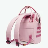 Mochila Cabaia Adventurer Assouan color rosa con detalles en fucsia y marrón. Tiene sistema MOLLE, compartimento acolchado para tablet o PC, correa para sujetar a la maleta y tirantes acolchados antitranspirantes.