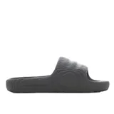 Sandalias Adidas Adilette 22 de diseño futurista en color negro, con patrón topográfico texturizado en relieve y suela de goma moldeada.