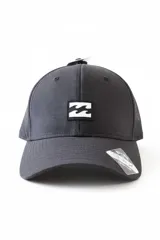 Gorra Billabong All Day HDWR de color negro, con diseño trucker de paneles traseros de red y parche frontal con el logo de las olas en blanco y negro.