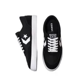 Championes urbanos Converse Net Star OX, color negro con detalles en blanco, confeccionados en lona y gamuza, con logo estrella característico en los laterales y suela de goma blanca.