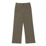 Pantalon de corte wide leg en color verde oliva, con tiro medio, cierre frontal con boton y bolsillos frontales tipo cargo.