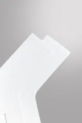 Pack de dos pares de calcetines de entrenamiento de caña media, confeccionados en tejido elástico con acabado acanalado.