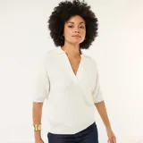 Sweater de punto en color blanco, con cuello polo y escote en pico, de manga corta y diseño holgado.