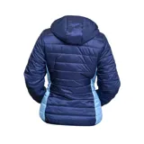 Campera puffer Umbro del Club Nacional de Football modelo Lux Motion, de color azul marino con paneles laterales en celeste. Cuenta con capucha, cierre frontal completo y bolsillos laterales.