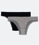 Pack de dos bombachas tipo bikini de microfibra sin costuras, una en color negro y otra en gris melange, con detalles de encaje en los bordes.