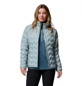 Campera puffer Columbia modelo Delta Ridge II, color celeste, con tecnología Omni-Heat reflectante, construcción HeatSeal sin costuras y aislamiento de plumón de 650 fill power. Presenta cierre frontal, cuello alto con protector de barbilla y bolsillos laterales con cierre.