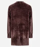 Cardigan abierto de punto chenille con textura aterciopelada, diseño alargado y bolsillos frontales. Presenta terminaciones acanaladas en puños y ruedo, con aberturas laterales para mayor comodidad.