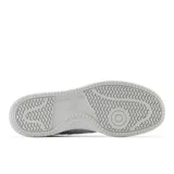 Championes urbanos New Balance modelo BB480LHI, inspirados en el baloncesto clásico, color blanco con detalles en gris.