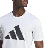 Remera deportiva Adidas de manga corta y cuello redondo, color blanco, con el logo de las tres barras en negro en el frente.