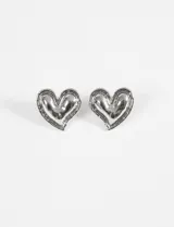 Par de caravanas plateadas con forma de corazón.