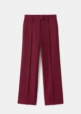 Pantalón de tiro medio color bordó, de diseño recto y largo, con trabillas para cinto y cierre oculto.