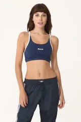 Top deportivo azul con tirantes blancos y logo de Basset en el frente.