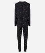 Conjunto de pijama largo negro con estampado de mariposas en tonos rosa y blanco. Incluye una blusa de manga larga y un pantalón con lazo ajustable en la cintura.