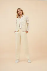 Chaleco marrón de punto abanico crochet. Prenda must have de la temporada.