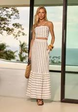 Falda larga color beige a rayas verticales oscuras, con detalle de volados en el ruedo y pretina elastizada con bordado.