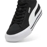 Championes de media caña Puma Court Classic Vulc Mid, color negro con detalles en blanco, franja lateral característica de la marca y suela vulcanizada con líneas decorativas.
