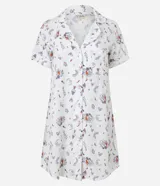 Camisón estilo americana de manga corta y abotonado, confeccionado en viscosa con estampa de elementos místicos como cartas y lunas.