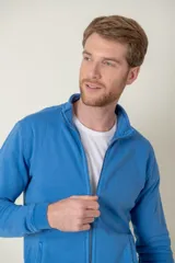 Campera de algodón con cuello alto y cierre frontal, de diseño liso y corte clásico.