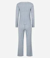 Pijama de dos piezas confeccionado en tejido rib con estampado de cuadros. La blusa es de manga larga, con escote cuadrado decorado con encaje y detalle fruncido en el busto. El pantalón presenta corte recto y cintura elástica.