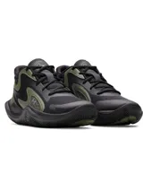 Championes Under Armour UA Jet 25, color negro y verde militar, diseñados para básquetbol con capellada de materiales mixtos y amortiguación Micro G.