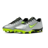 Championes de fútbol Nike Zoom Vapor 15 Academy, color plateado con detalles en negro y verde flúor.