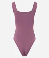 Body de poliamida color marrón topo, con escote cuadrado, tirantes anchos y diseño ajustado al cuerpo.