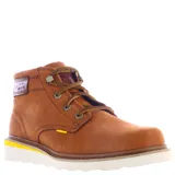 Botas de cuero color marrón con cordones, diseño de caña media, suela blanca con detalle en amarillo y logo de la marca en el lateral.