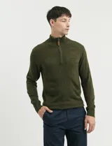 Pantalon de corte recto y estilo clásico en color negro, con cierre frontal y bolsillos laterales.