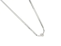 Collar de acero plateado con doble cadena y dije pasante redondo con circonias.