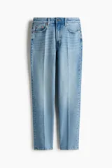 Jean tobillero de cinco bolsillos en denim de algodón con leve stretch, tiro alto y piernas rectas con pliegues frontales y posteriores.