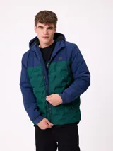 Campera con capucha, diseño color block en azul y verde, con cierre frontal y puños elásticos.