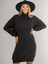 Vestido tipo polerón de tejido de punto grueso, color bordó, con cuello alto, mangas largas y diseño holgado.