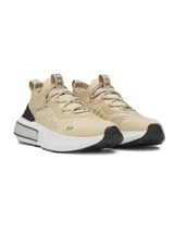 Championes de running Under Armour modelo Phantom 4, color beige con detalles en negro y blanco. Presentan un diseño de tejido de punto tipo calcetín, contrafuerte de TPU en el talón y suela con tecnología de amortiguación UA HOVR+.