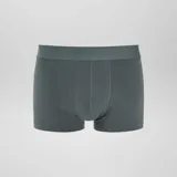 Pack de tres boxers lisos en tonos verde, gris y gris jaspeado, con cintura elástica.