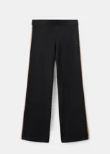 Pantalón de punto negro, de corte ancho y relajado, confeccionado con mezcla de acrílico, poliéster, poliamida y lana.