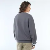 Buzo deportivo de felpa en color gris, con cuello en V y detalles de rayas blancas en el cuello y los puños. Presenta el número 25 estampado en blanco en la parte frontal y tiene un corte holgado.
