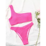 Bikini de dos piezas con textura acanalada, color amarillo. El top es de diseño asimétrico de un solo hombro y la parte inferior es de corte vedetina.