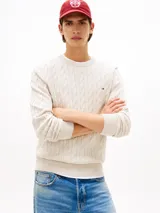 Sweater de punto trenzado Tommy Hilfiger color beige, confeccionado en puro algodón, con cuello redondo y logo bordado en el pecho.