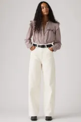 Jeans baggy color blanco roto, de corte holgado y tiro alto.