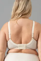 Corset corto rojo de puntilla y tul, con aro, reductor y espalda ancha con ganchos regulables reforzados.