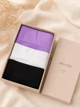 Pack de tres bombachas tipo culotte de tiro alto, confeccionadas en algodón con elastano. Presentan un diseño de cintura ancha que brinda sujeción y comodidad, en colores lila, blanco y negro.