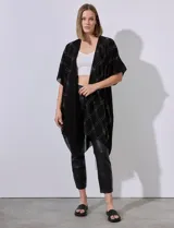 Kimono negro de gasa con apliques de brillos, marca Jessica Mc Clintock.